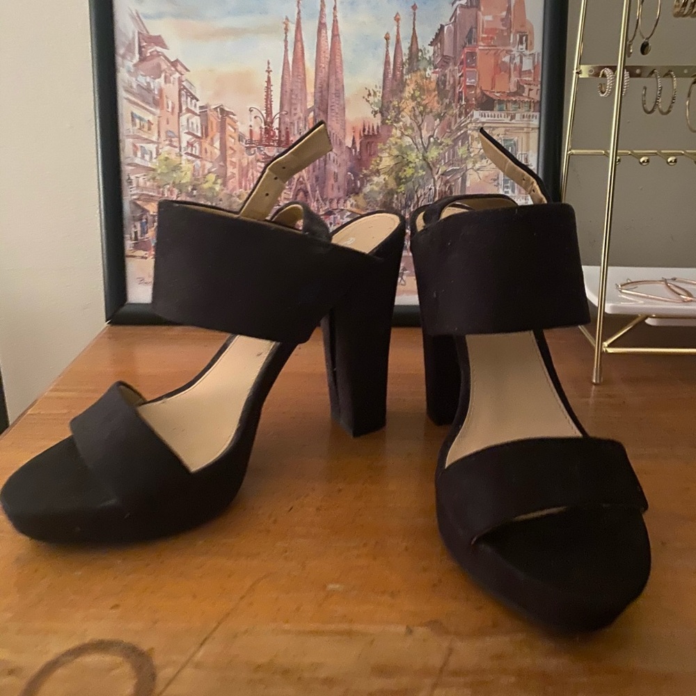 Report Lawren Strappy Block Heel Sandal